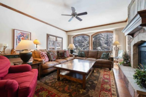 Oxford Court 210 by East West Hospitality Beaver Creek